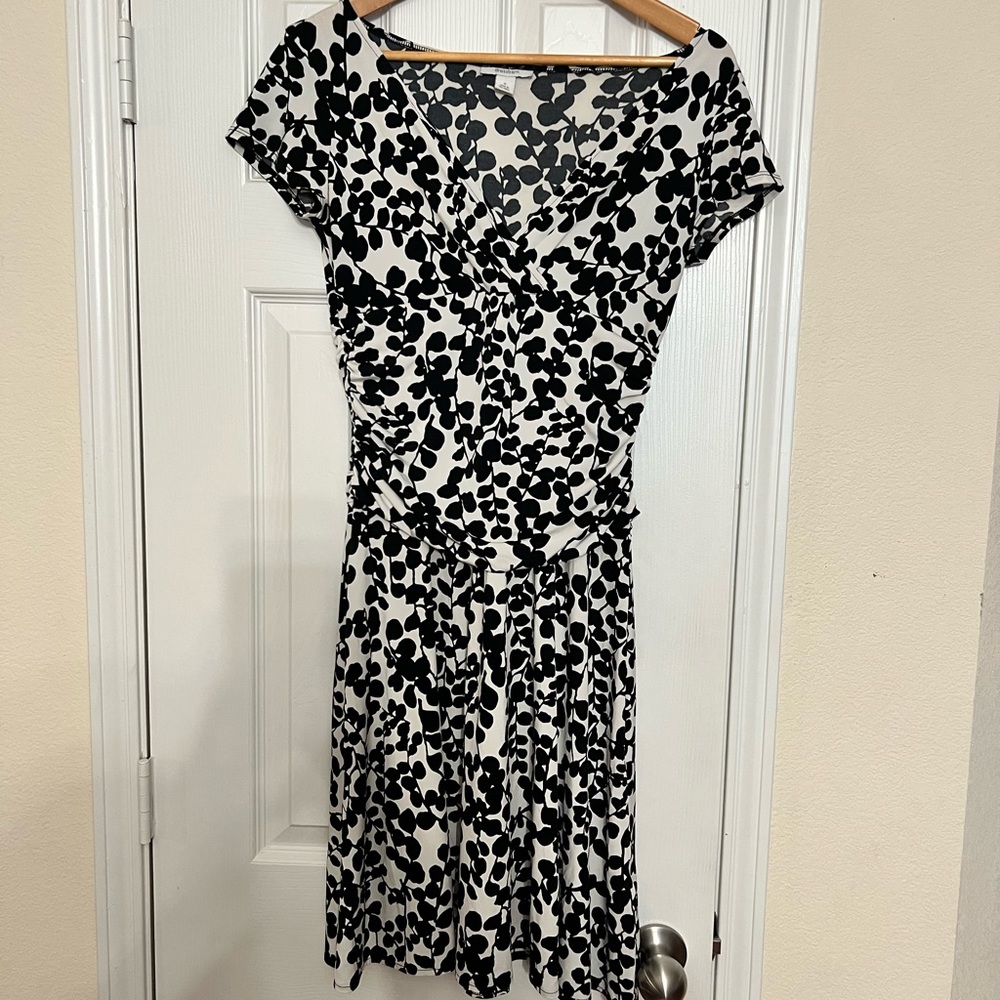 DressBarn Black and white print short sleeve dress